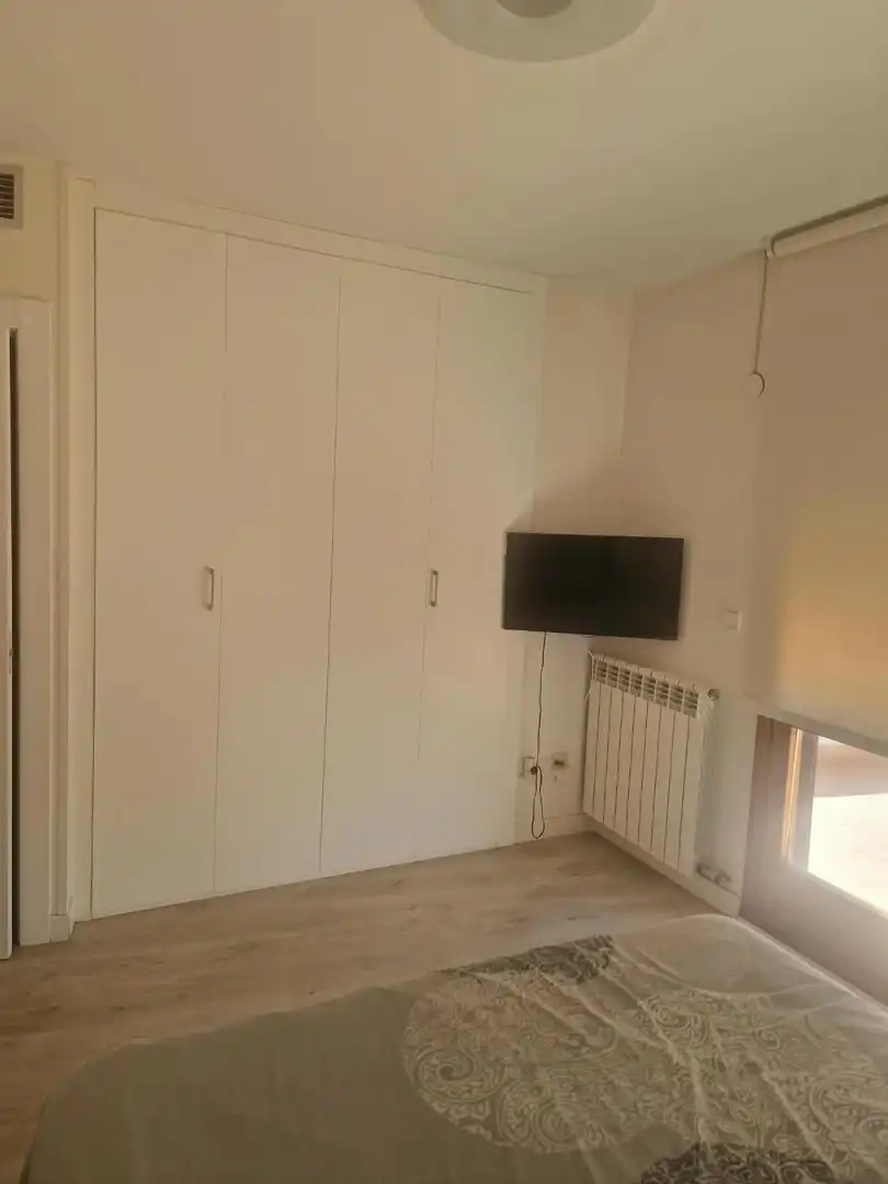 Dormitori de Casa adosada en venda en Zaragoza amb Terrassa i Piscina