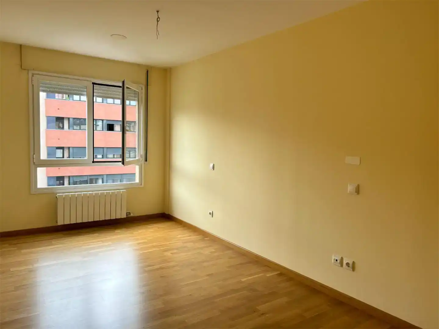 Habitación de Piso en venta en  Logroño con Aire acondicionado, Jardín privado y Parquet