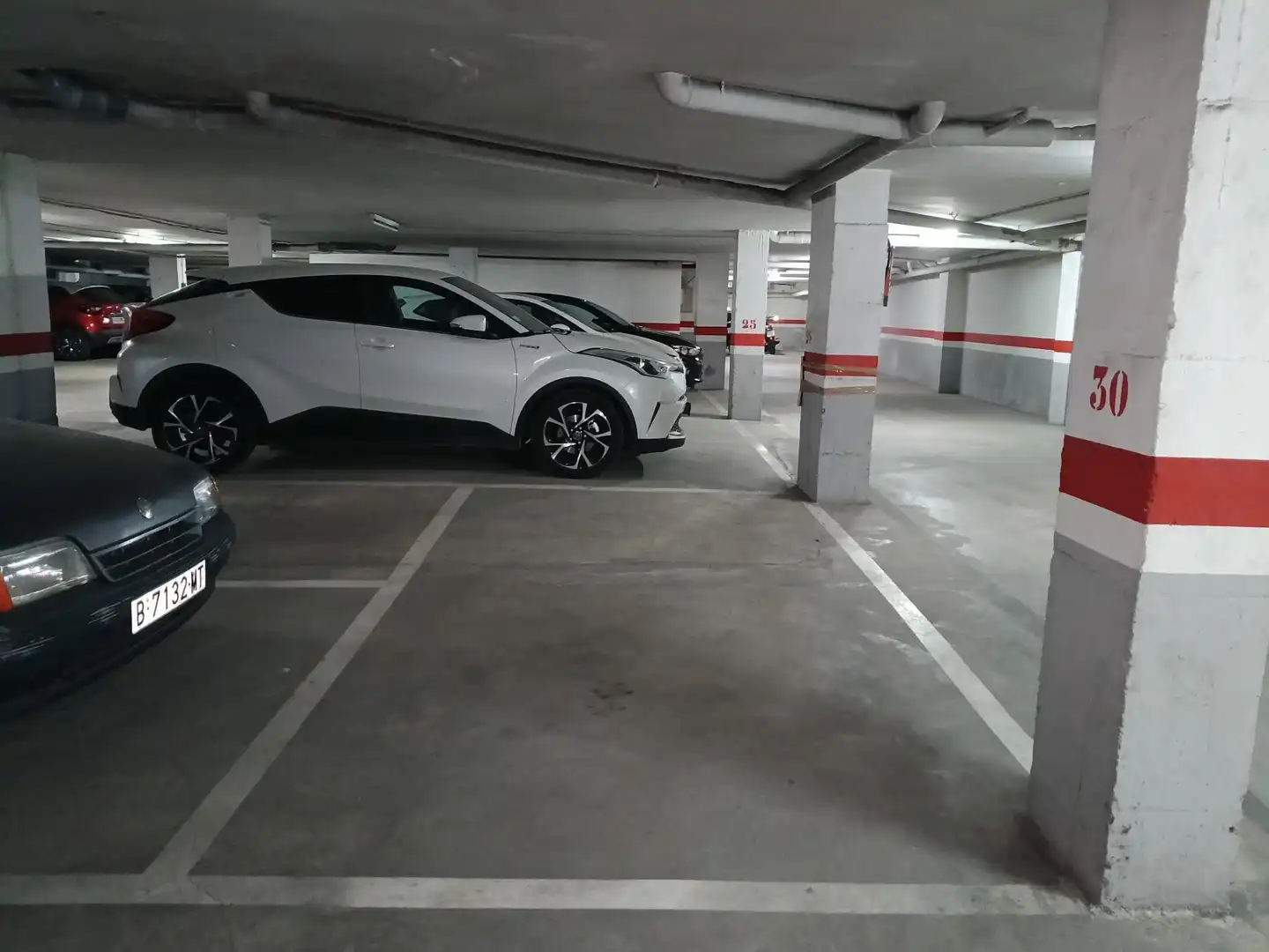 Einzelparkplatz zur Miete in Centre