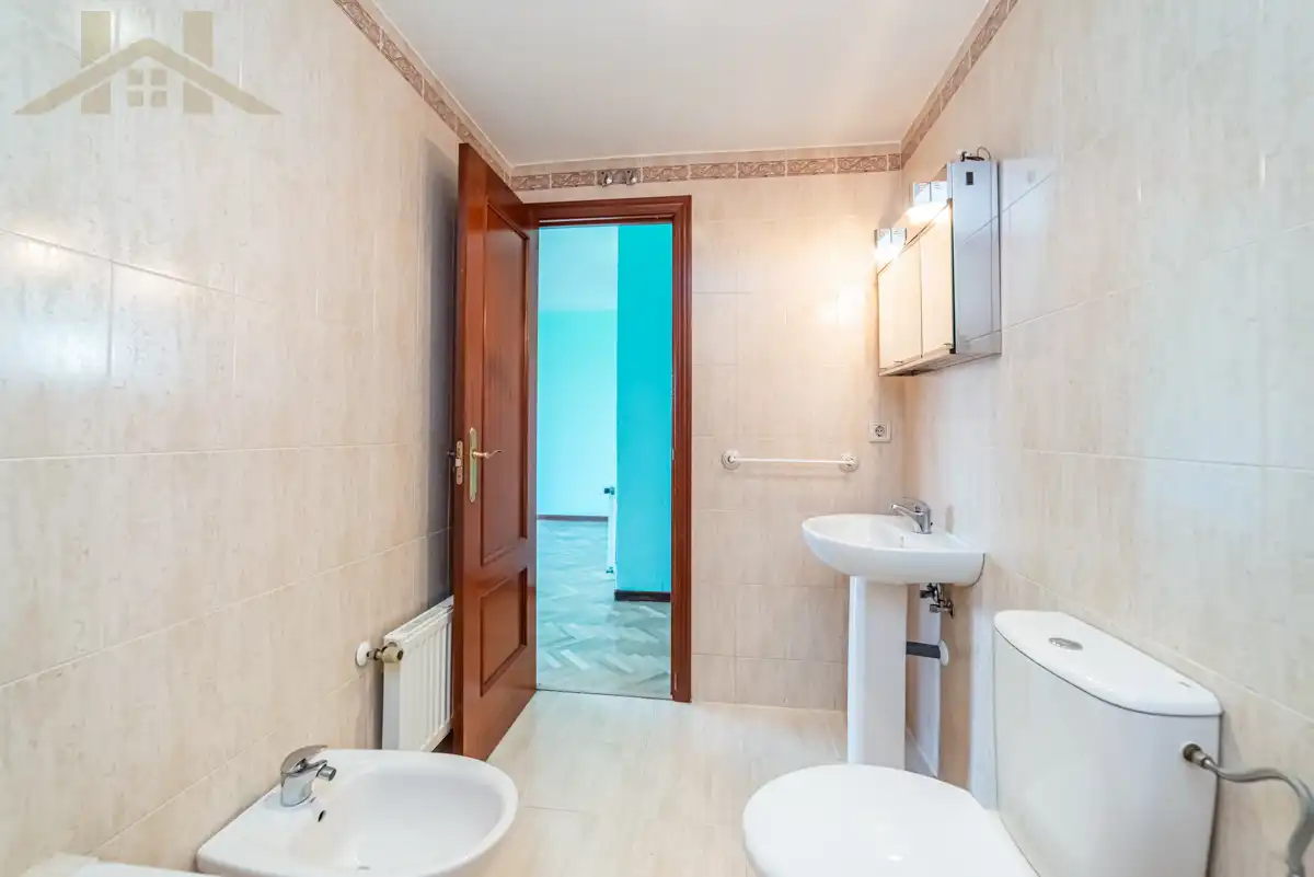 Bathroom of Flat for sale in Torrejón de Ardoz  with Air Conditioner, Heating and Private garden