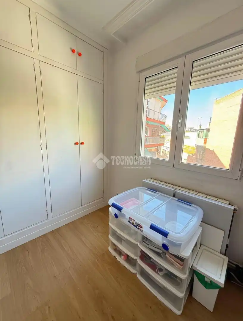 Bedroom of Flat for sale in Madrid  with Air Conditioner, Heating and Parquet flooring