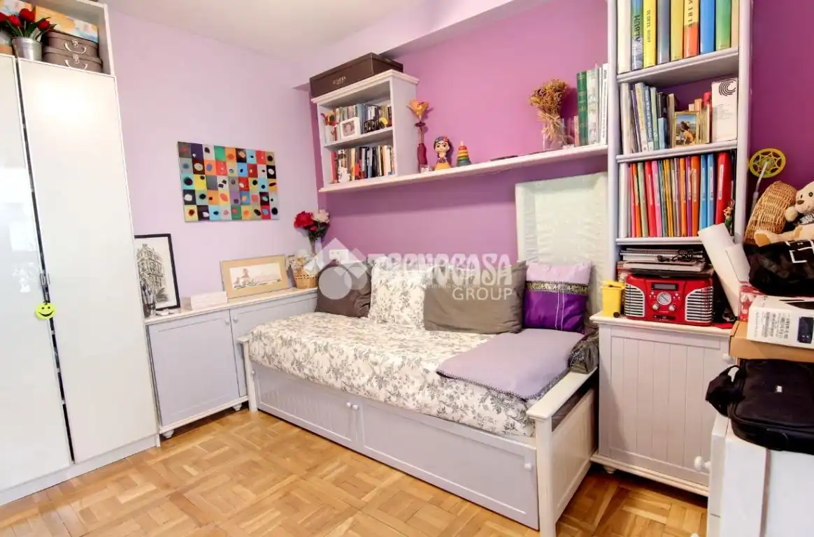 Habitación de Piso en venta en Madrid con Calefacción, Parquet y Terraza