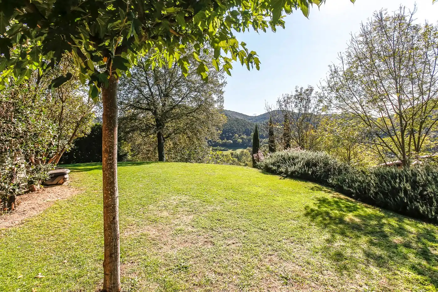 Garden of Country homes for sale in Montagut i Oix  with Private garden, Terrace and Swimming Pool
