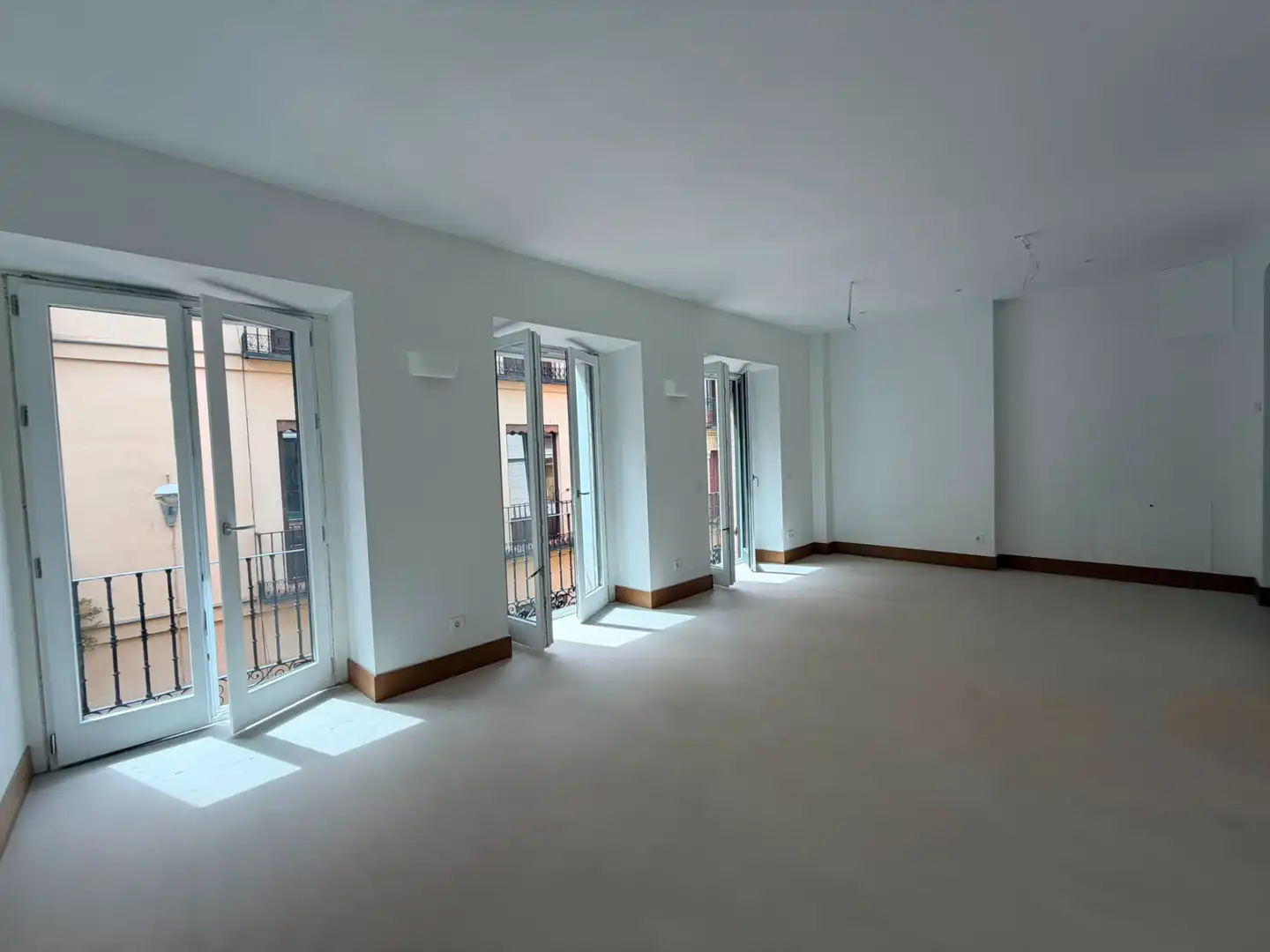 Living room of Flat for sale in Madrid  with Air Conditioner, Heating and Balcony