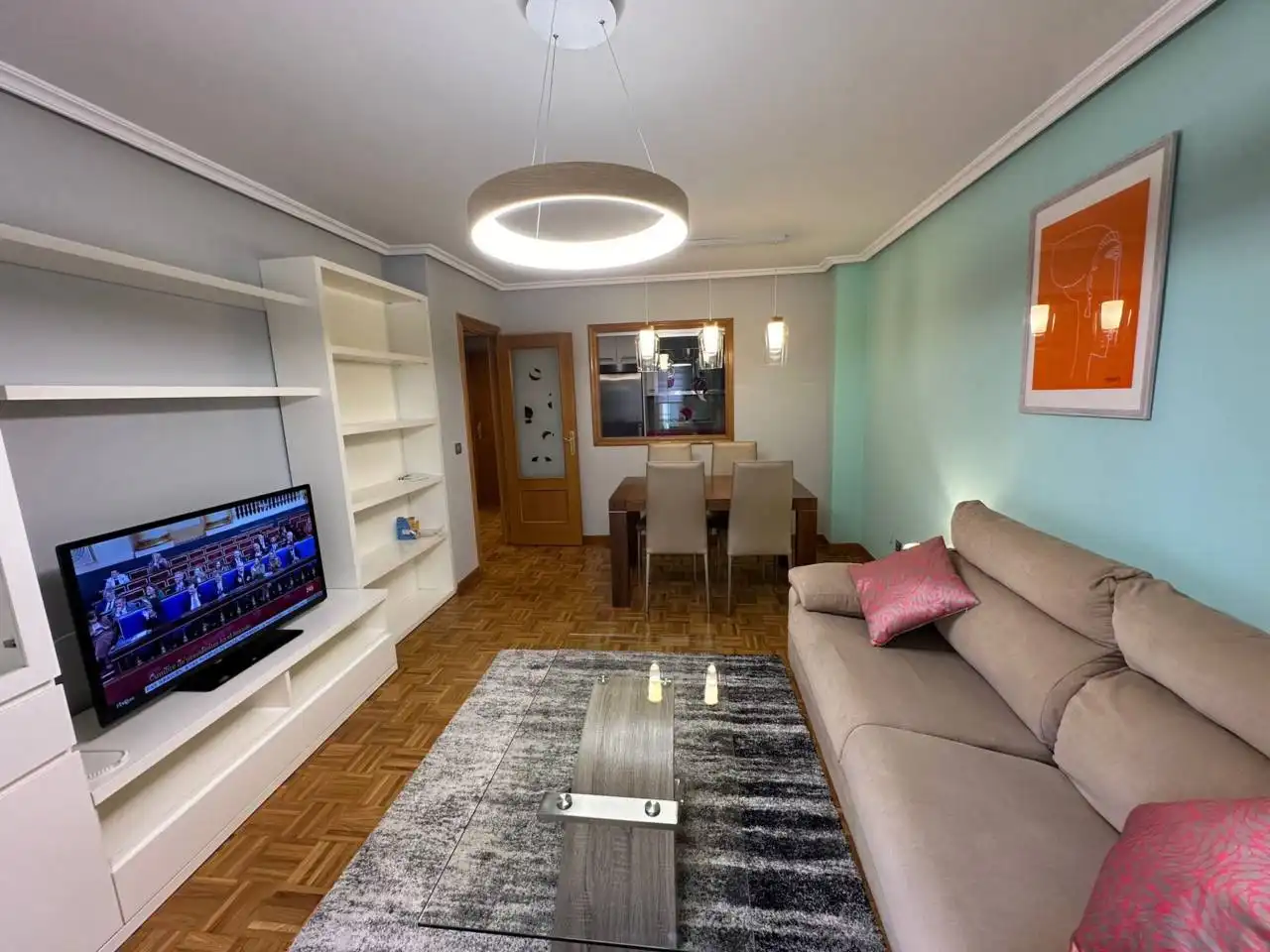 Sala d'estar de Apartament en venda en Burgos amb Calefacció, Parquet i Moblat