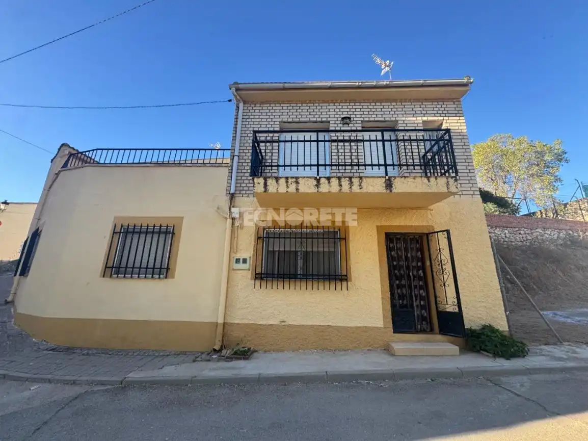 Casa rústica amb terrassa en venda a Tórtola de Henares