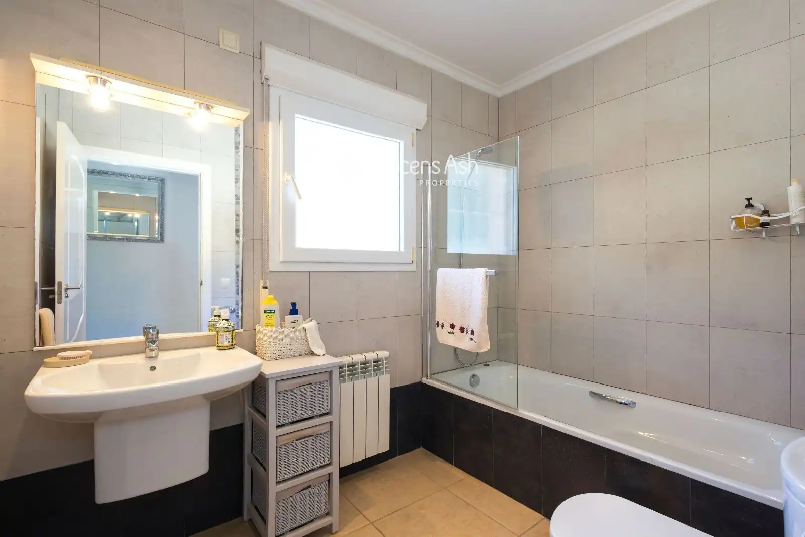 Bathroom of Houses for sale in Jávea / Xàbia  with Air Conditioner, Heating and Terrace