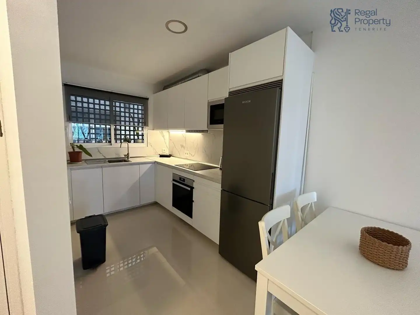 Cuina de Apartament de lloguer en Puerto de la Cruz amb Moblat