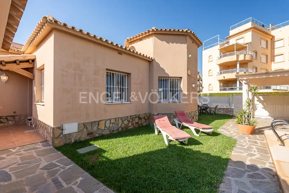 Exterior view of Houses for sale in Oliva  with Air Conditioner, Heating and Private garden