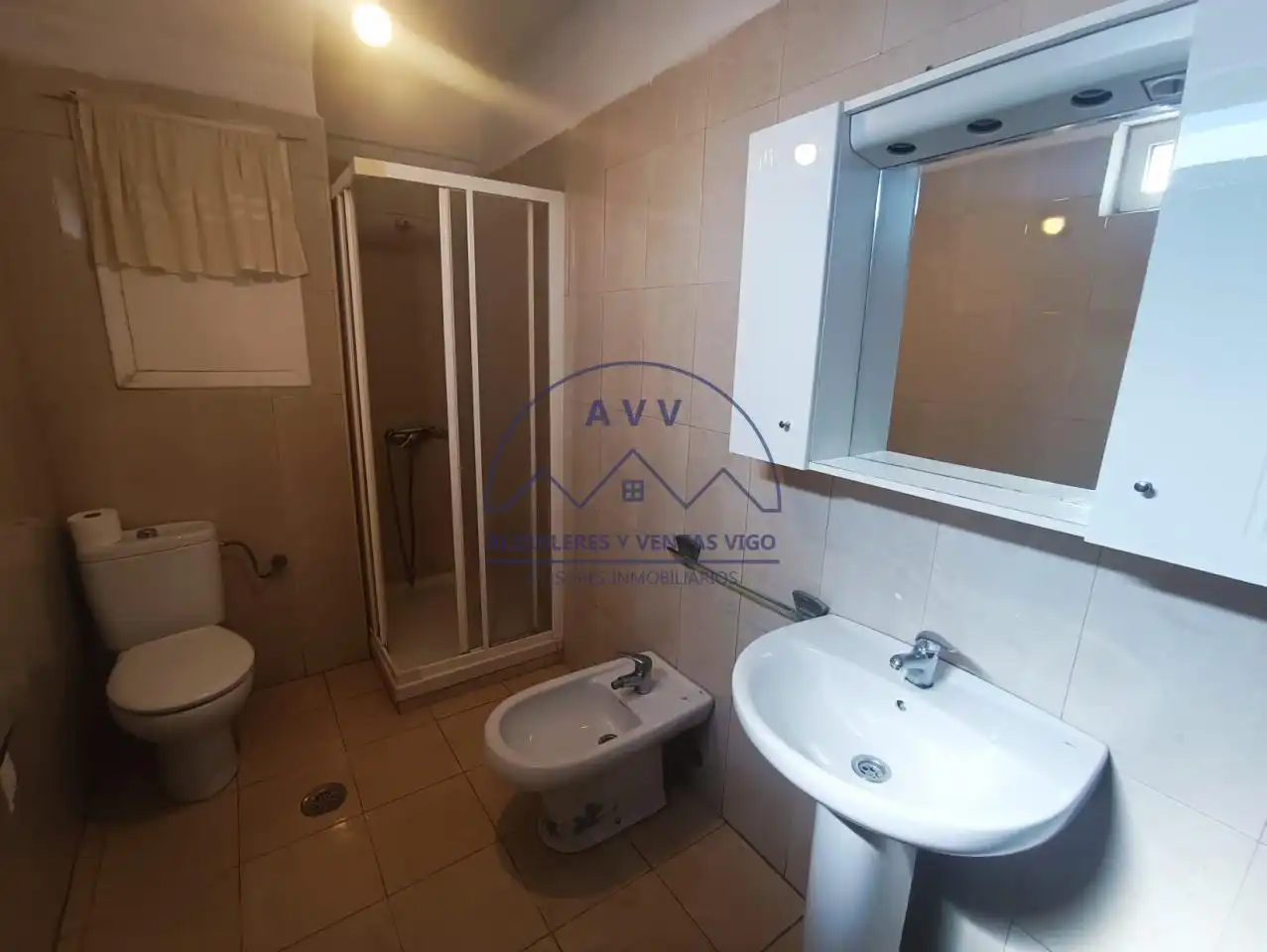 Bathroom of Flat for sale in Vigo   with Parquet flooring and Furnished