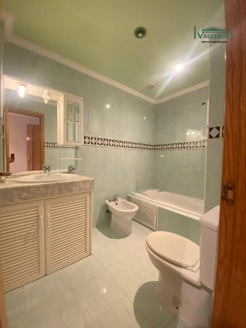 Badezimmer von Wohnung zur Miete in Granada mit Heizung, Möbliert und Ofen