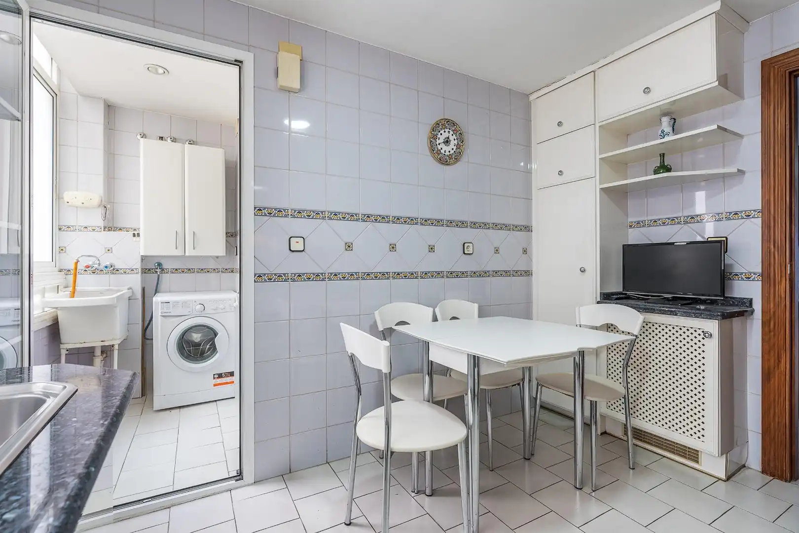 Küche von Wohnung zum Verkauf in Granada mit Klimaanlage und Heizung