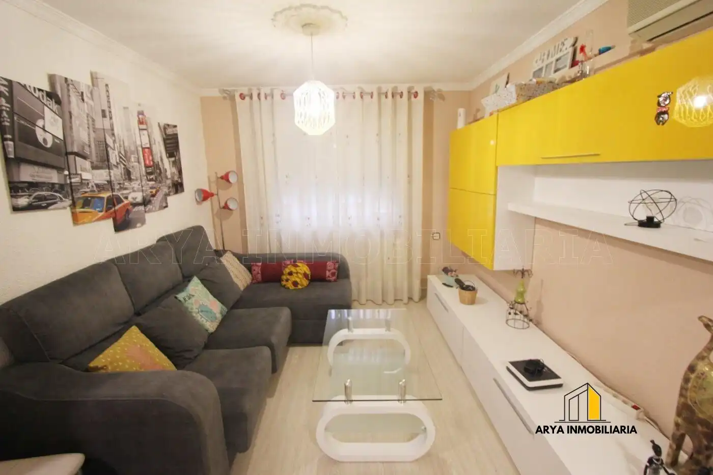 Sala d'estar de Pis en venda en Torrejón de Ardoz amb Aire condicionat i Calefacció