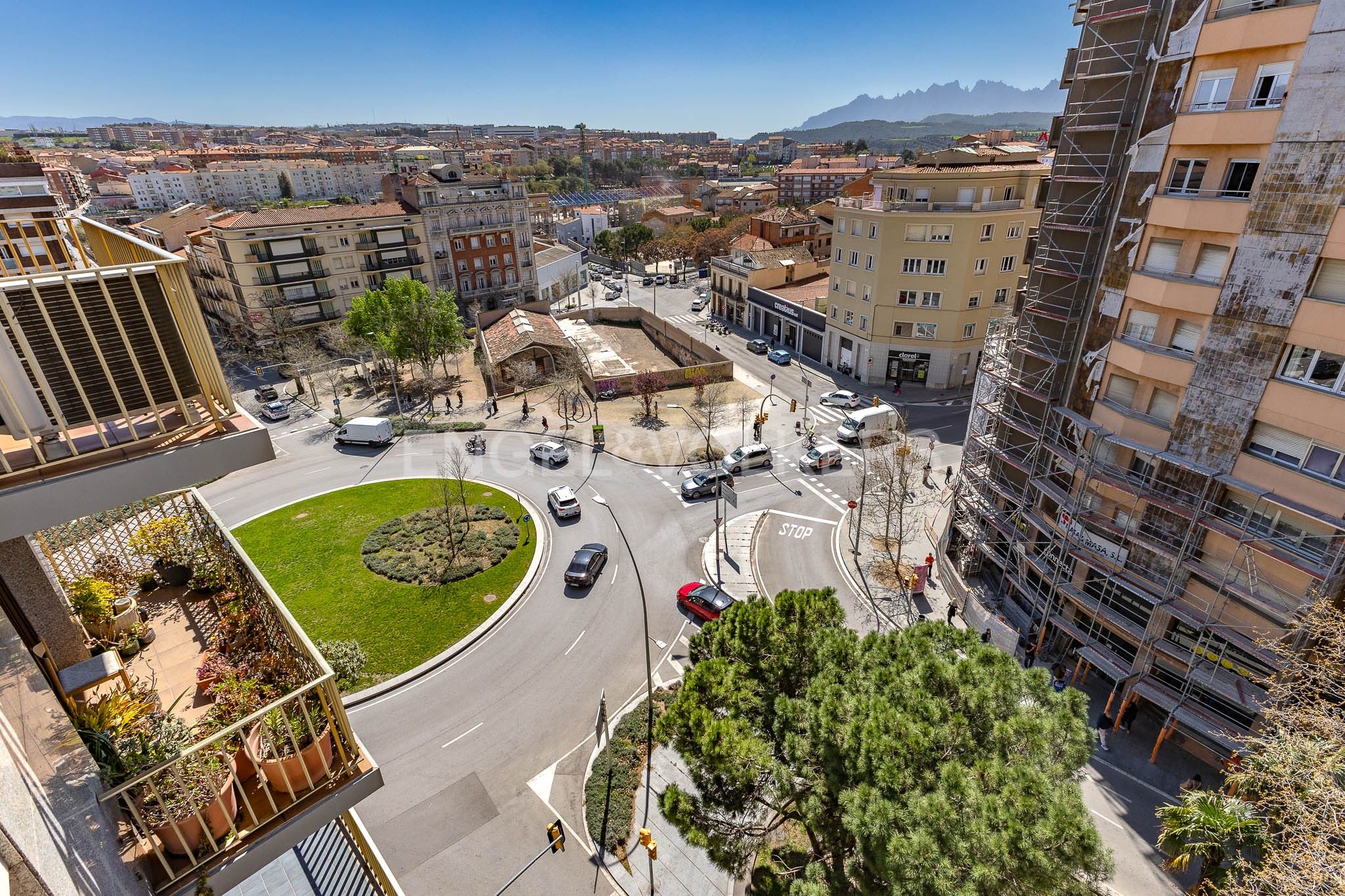 Vista exterior de Apartament en venda en Manresa amb Calefacció, Terrassa i Balcó