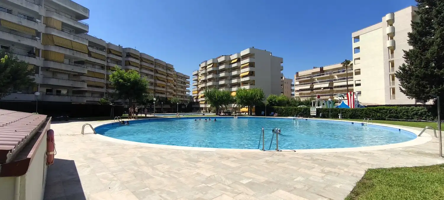Schwimmbecken von Wohnungen zum Verkauf in Salou mit Heizung, Terrasse und Möbliert