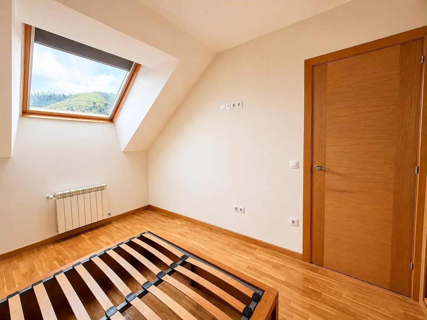 Dormitori de Àtic en venda en Valdés - Luarca amb Calefacció, Parquet i Moblat