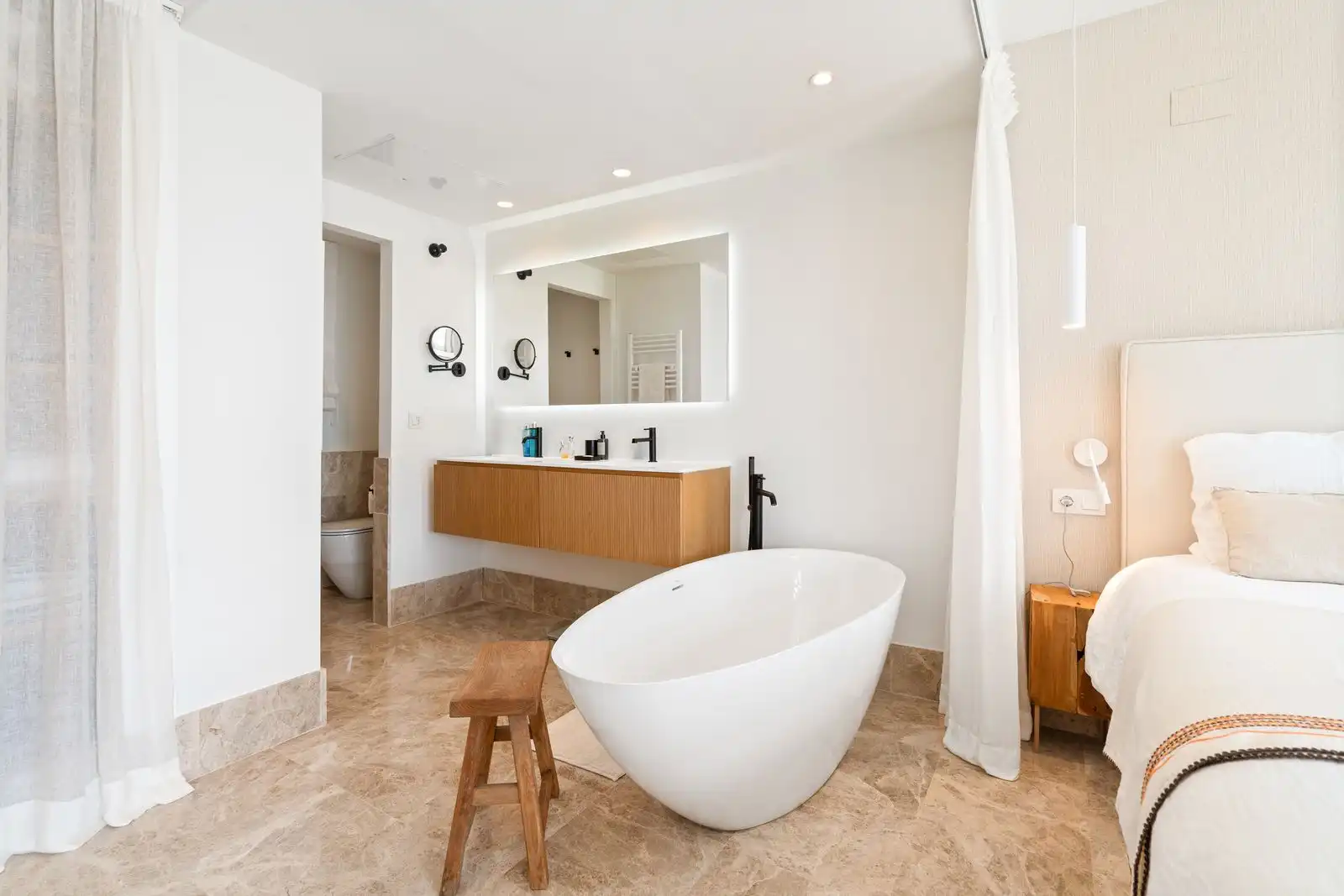 Casa aparellada amb piscina en venda a Urbanizacion los Altos de los Monteros 11, imagen 8