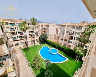 Vista exterior de Àtic de lloguer en L'Alfàs del Pi amb Aire condicionat, Terrassa i Piscina