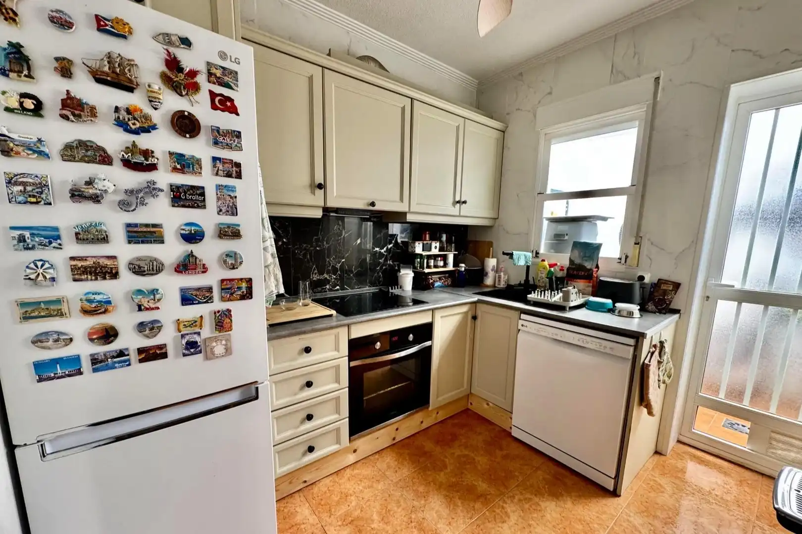 Cocina de Casa adosada en venta en Torrevieja con Aire acondicionado, Calefacción y Jardín privado