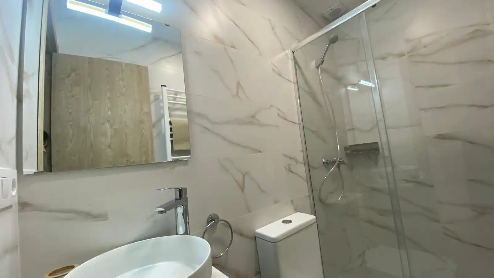 Baño de Piso para compartir en Sevilla con Aire acondicionado, Calefacción y Parquet