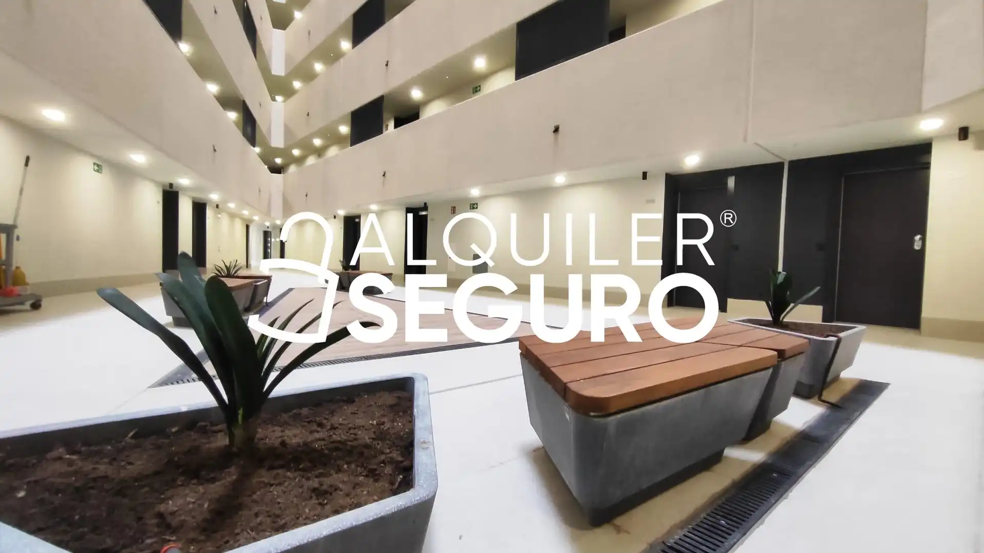 Piso de alquiler en Valencia con Aire acondicionado, Terraza y Trastero