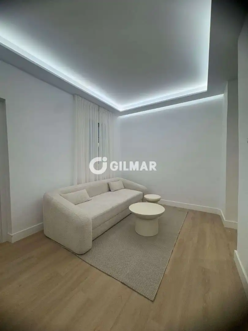 Sala d'estar de Pis en venda en Madrid amb Calefacció i Moblat