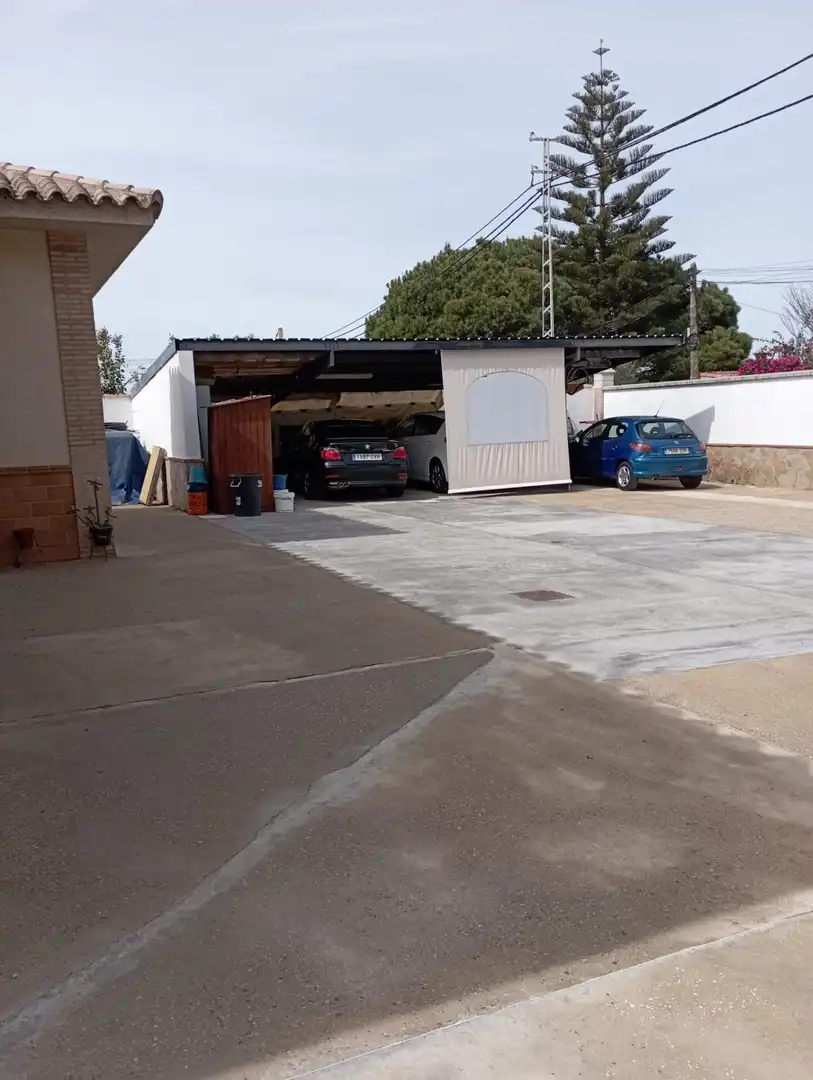 Aparcament de Casa o xalet en venda en Chiclana de la Frontera amb Piscina