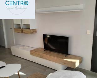 Living room of Flat to rent in Algeciras  with Air Conditioner and Balcony