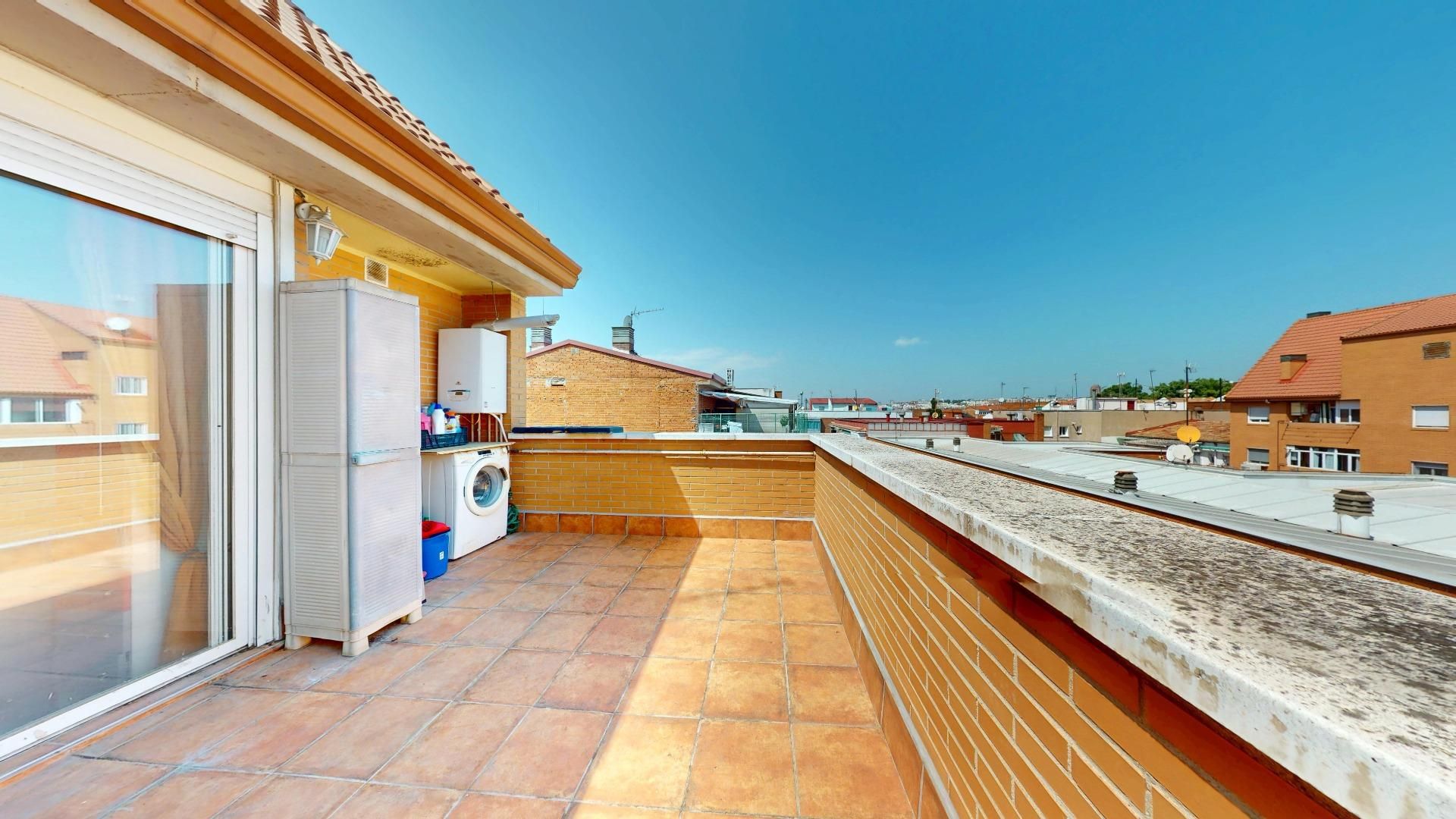 Exterior view of Attic for sale in  Madrid Capital  with Air Conditioner, Heating and Terrace