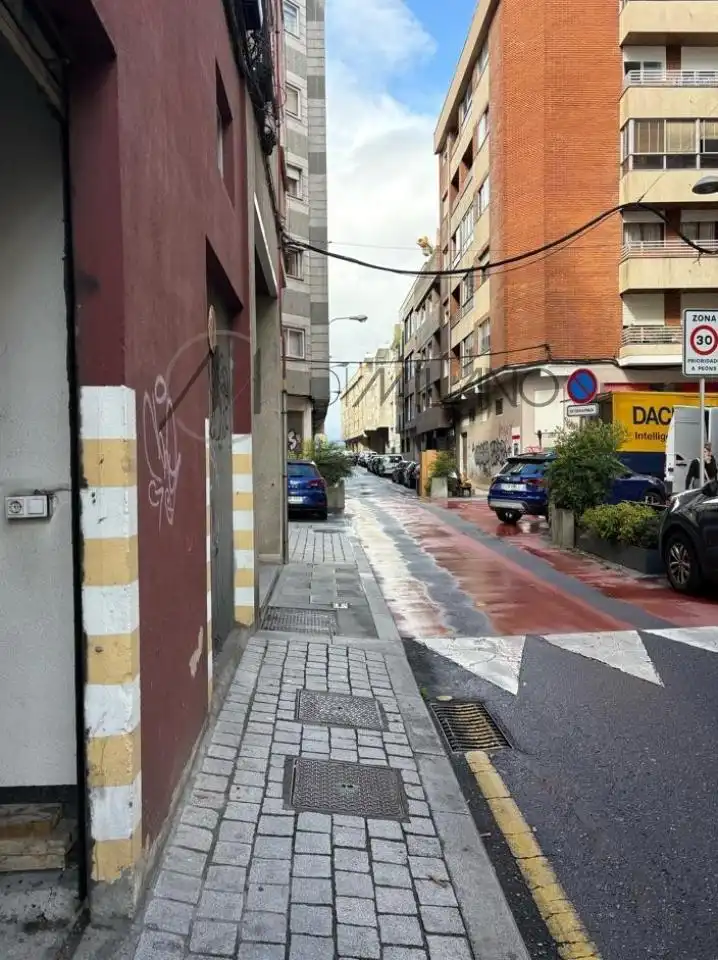 Exterior view of Garage for sale in Vigo 