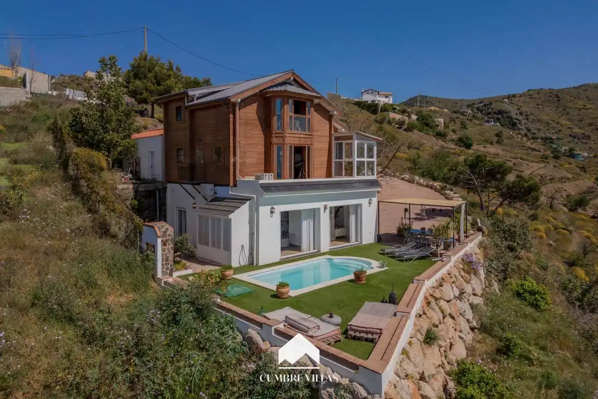 Casa rústica amb jardí en venda a Ítrabo