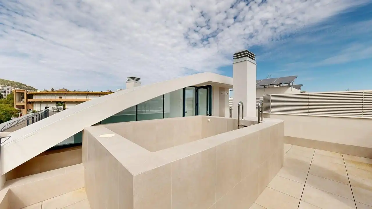 Duplex con piscina in vendita a Alameda de Adolfo Suárez