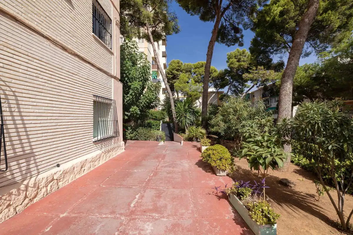 Vista exterior de Planta baja en venta en Torremolinos con Aire acondicionado, Calefacción y Jardín privado
