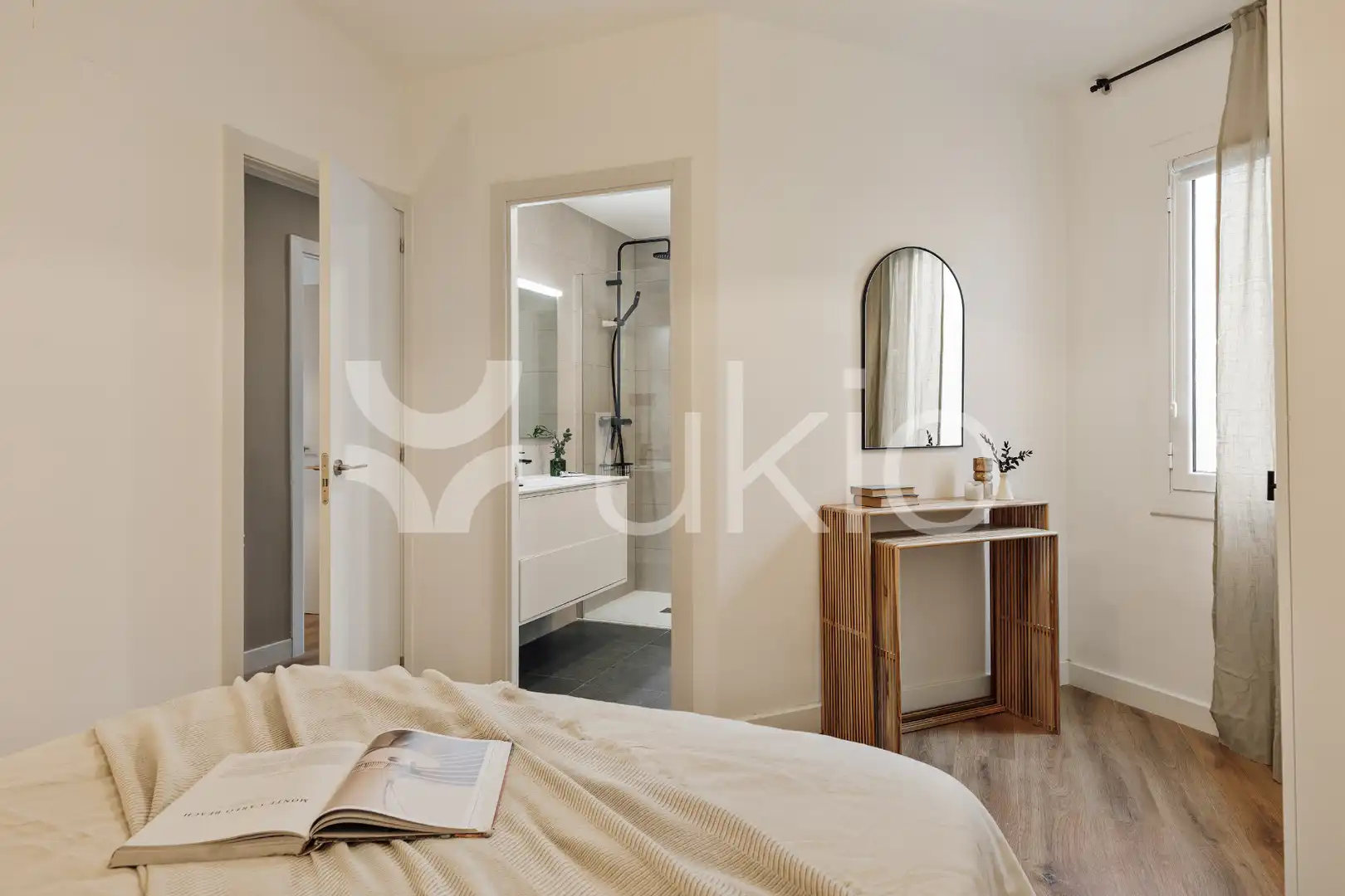 Dormitori de Apartament de lloguer en Barcelona amb Aire condicionat, Calefacció i Terrassa