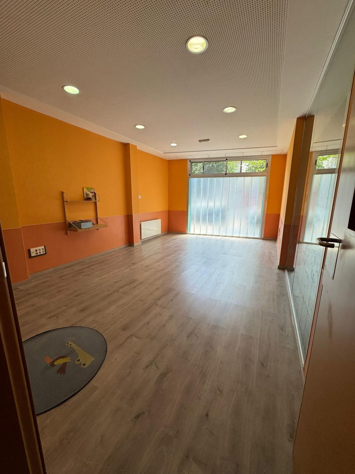 Premises to rent in  Valencia Capital  with Air Conditioner