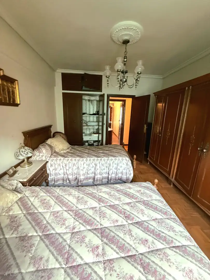 Dormitori de Pis en venda en Aguilar de Campoo amb Parquet, Terrassa i Moblat