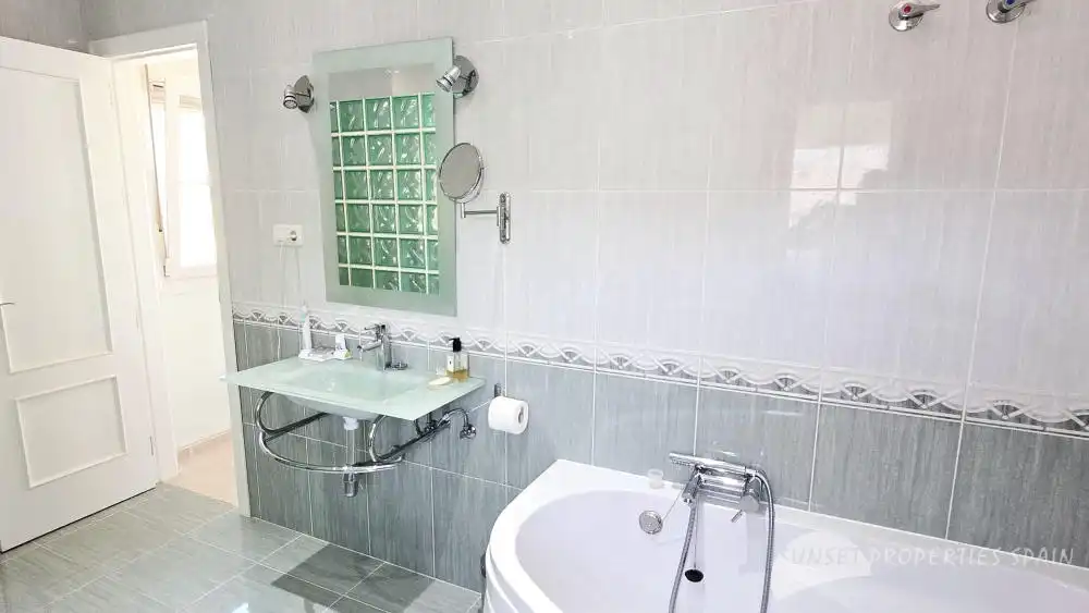 Bathroom of Houses for sale in Cómpeta  with Air Conditioner, Private garden and Swimming Pool