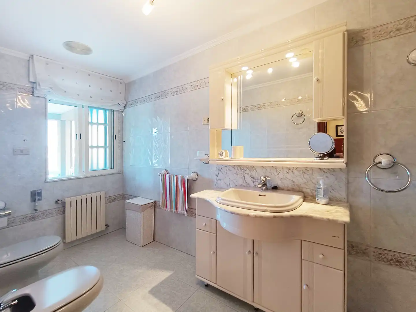 Baño de Dúplex en venta en Mugardos con Calefacción, Jardín privado y Terraza