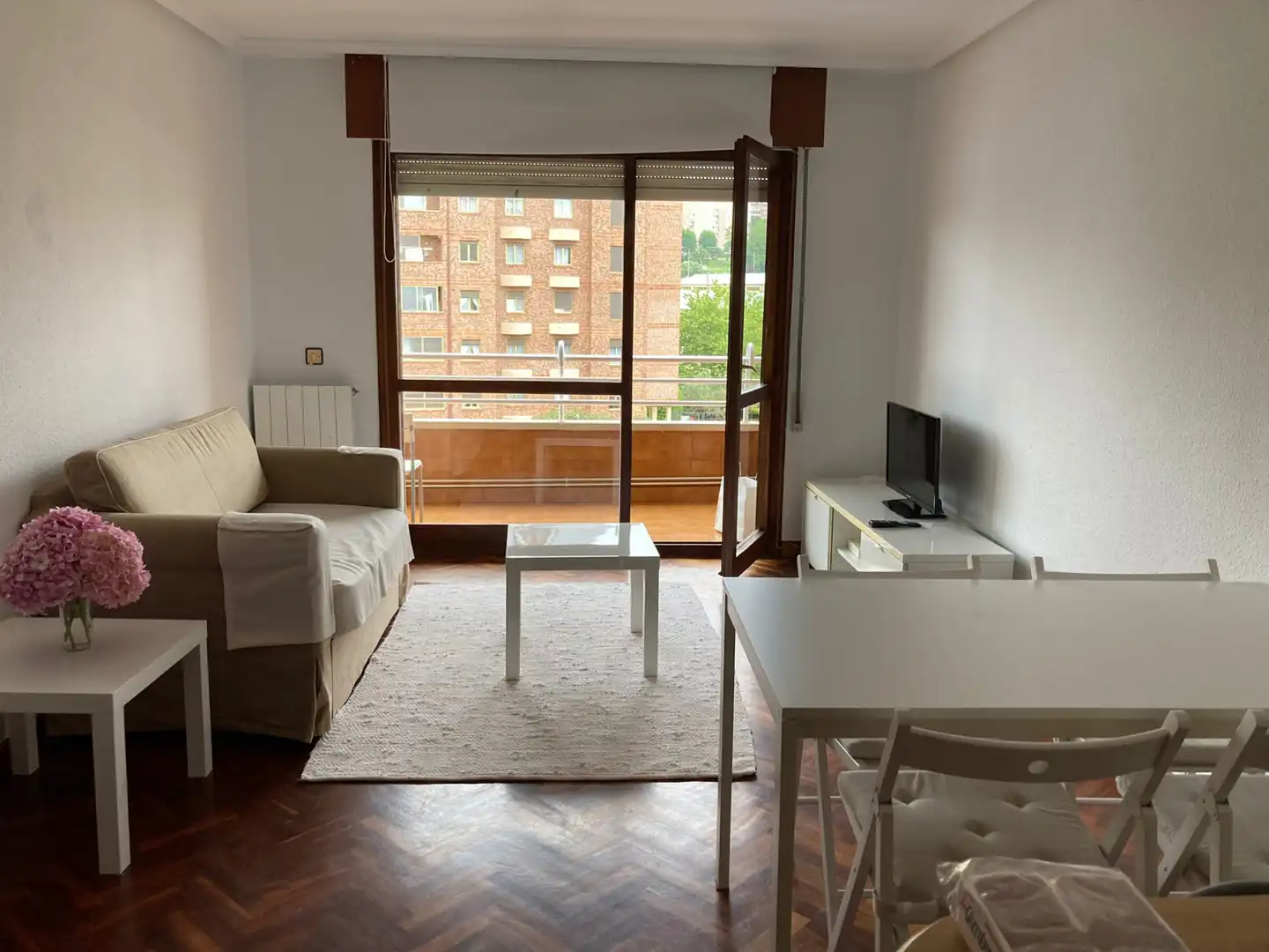 Sala d'estar de Apartament de lloguer en Santander amb Parquet, Terrassa i Moblat