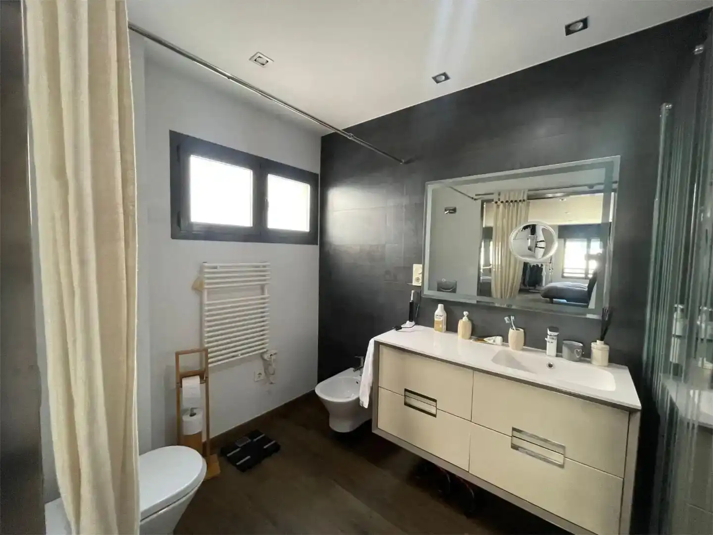 Badezimmer von Dachboden zum Verkauf in Oliva mit Balkon