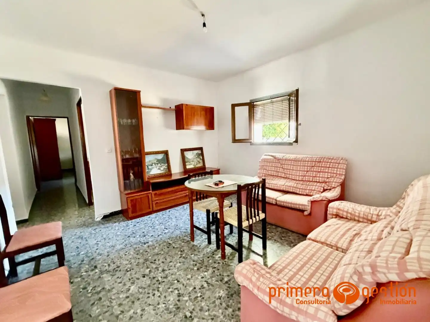 Vista exterior de Casa o chalet en venta en Lora del Río con Trastero y Amueblado