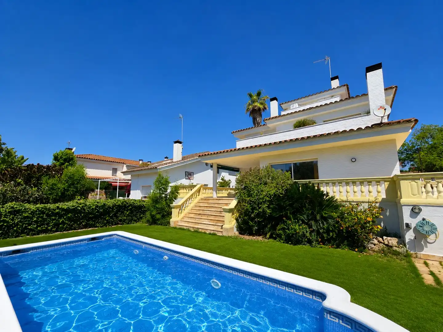 Vista exterior de Casa o chalet en venta en El Masnou con Calefacción, Jardín privado y Parquet