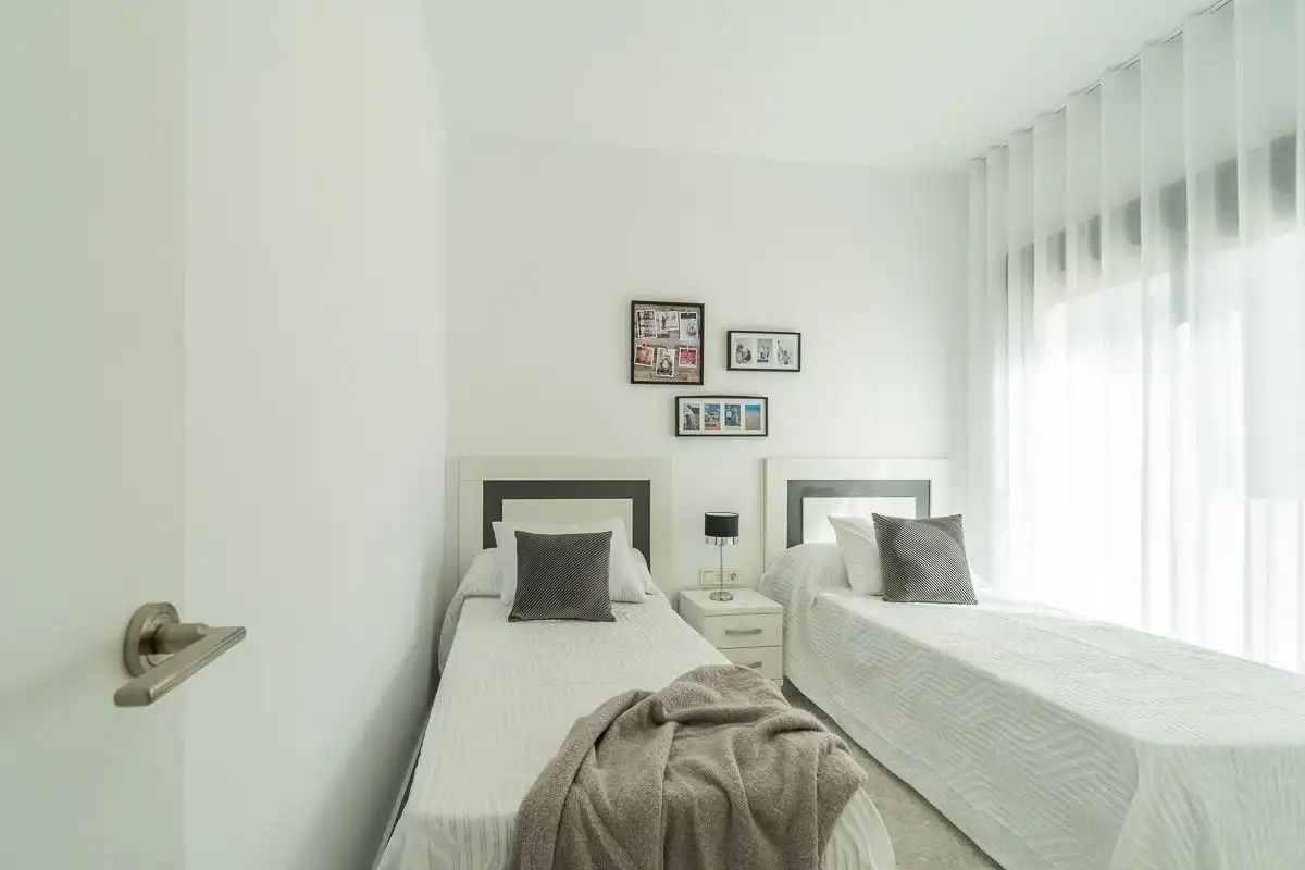 Habitación de Apartamento en venta en Torrevieja con Aire acondicionado, Amueblado y Piscina comunitaria