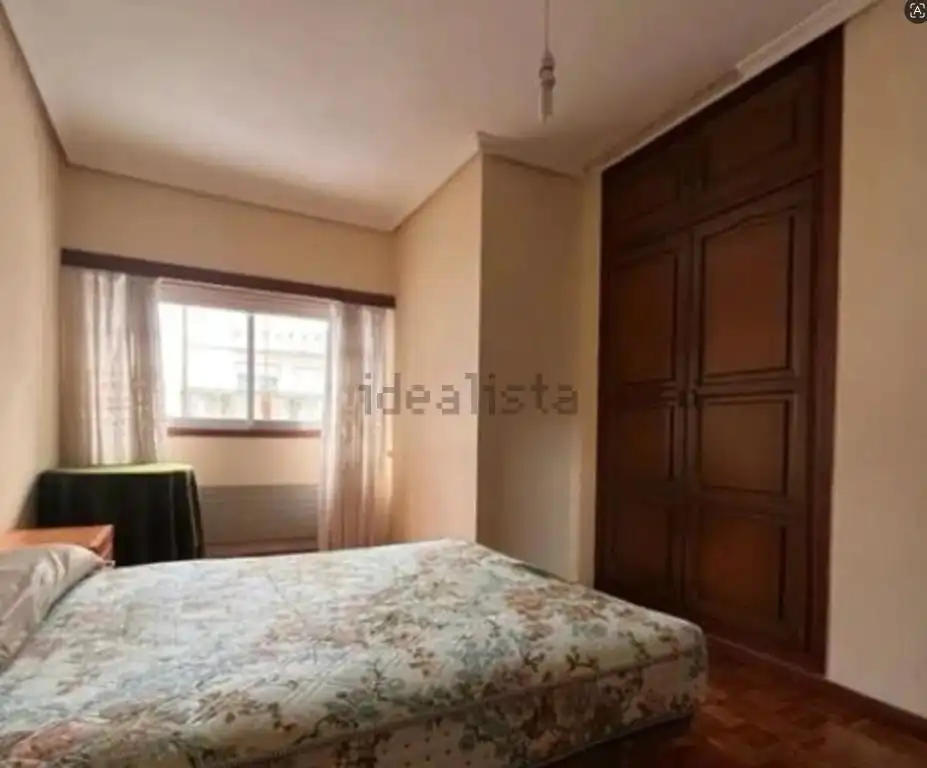 Schlafzimmer von Wohnung zur Miete in Ourense Capital  mit Heizung und Möbliert