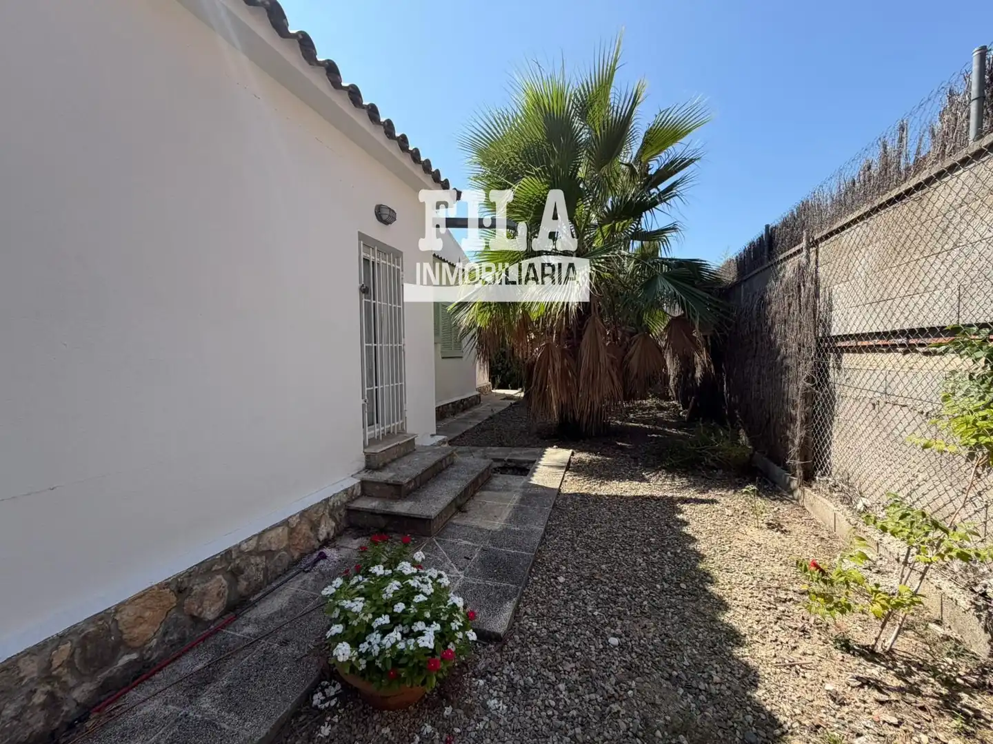 Exterior view of Houses for sale in Els Masos - Els Garrofers
