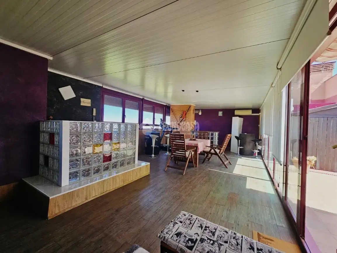 Wohnzimmer von Dachboden zum Verkauf in Parla mit Klimaanlage, Heizung und Terrasse