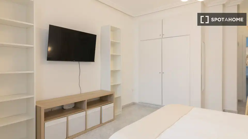 Habitación de Estudio para compartir en Torrevieja con Aire acondicionado, Terraza y Amueblado