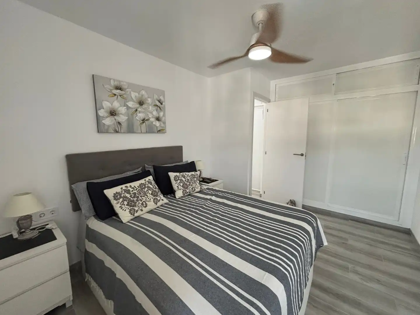 Dormitori de Apartament en venda en Benalmádena amb Aire condicionat, Terrassa i Moblat