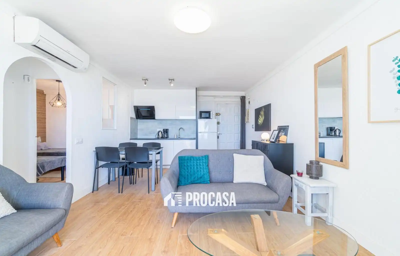 Wohnzimmer von Wohnung zum Verkauf in Empuriabrava mit Klimaanlage, Heizung und Terrasse