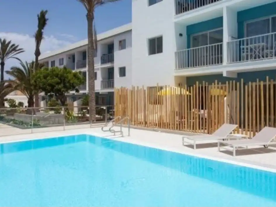 Apartamento con piscina en venta en Av Juan Carlos I 3, imagen 2